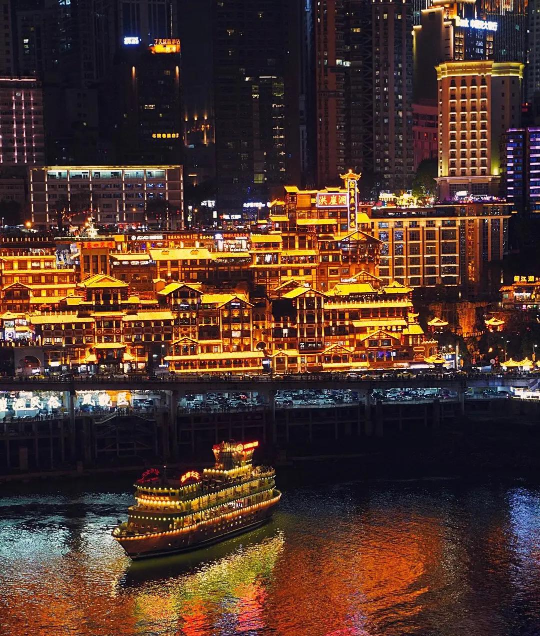 Chongqing Monorail through Building